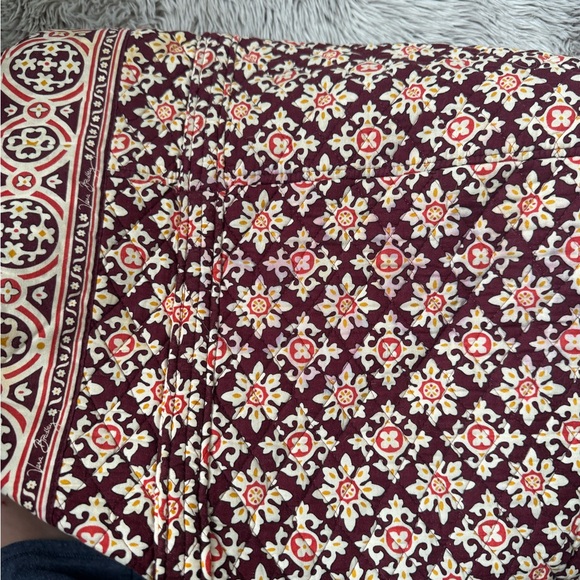 Vera Bradley Large Duffel in Medallion Pattern - Picture 5 of 8